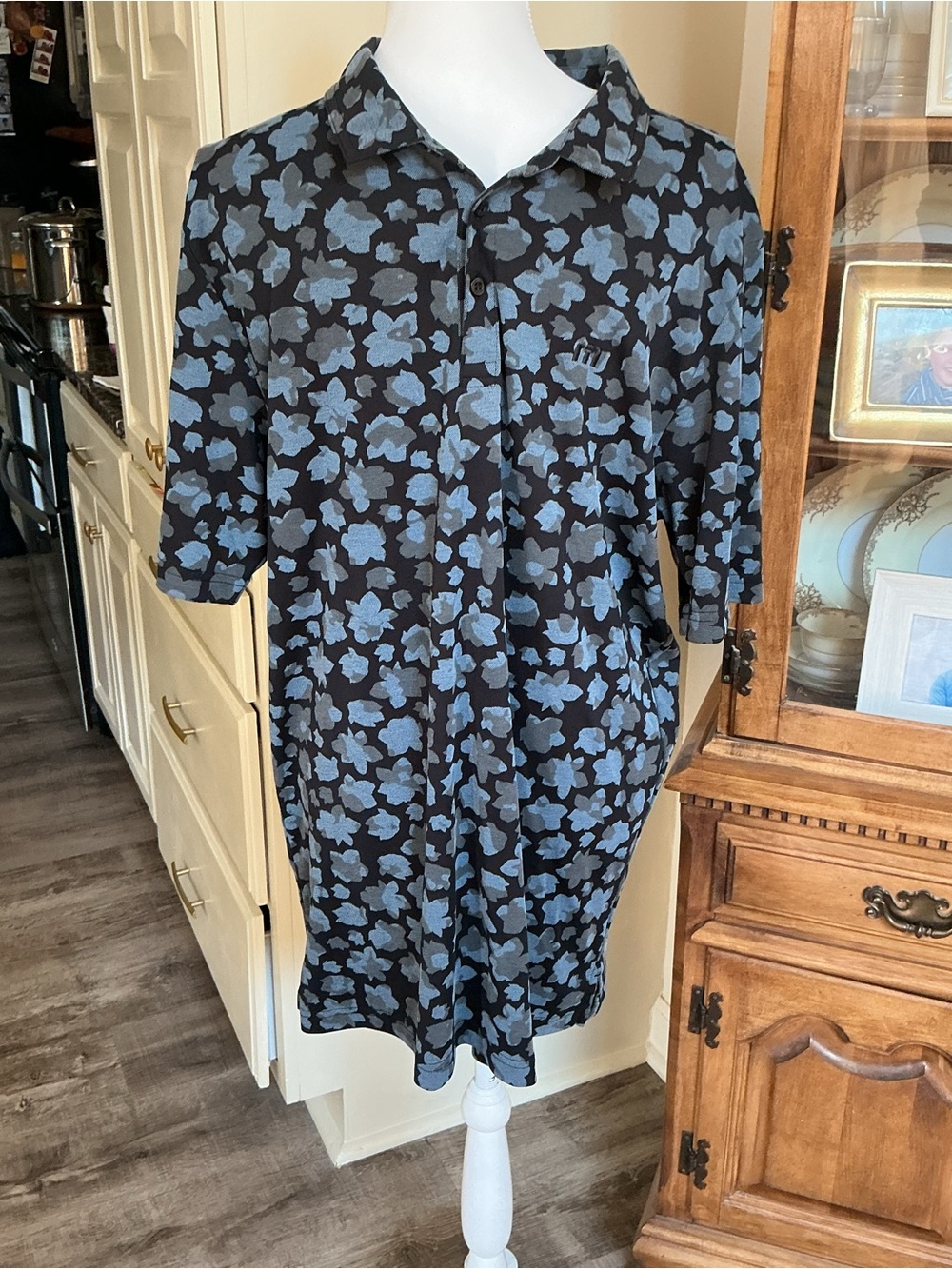 TravisMathew By The Wharf Golf Polo Shirt Mens XXL Black Blue Floral Performance